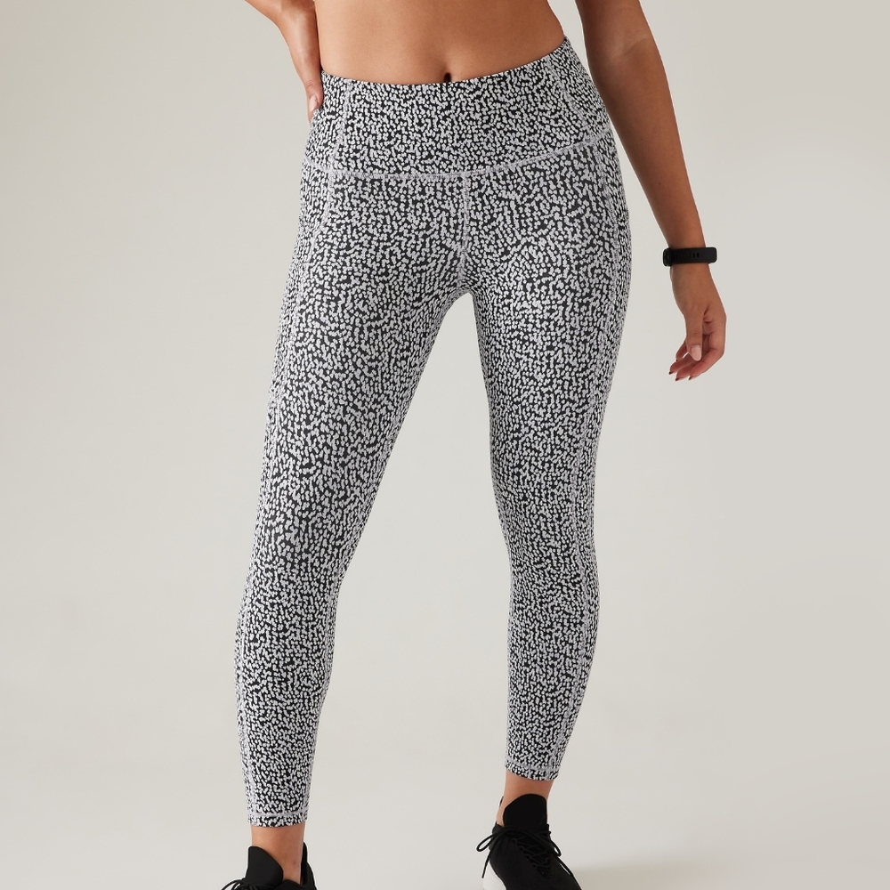 COPY - ATHLETA ULTIMATE STASH HIGH RISE 7/8 TIGHT 1X | Camilla Water Violet